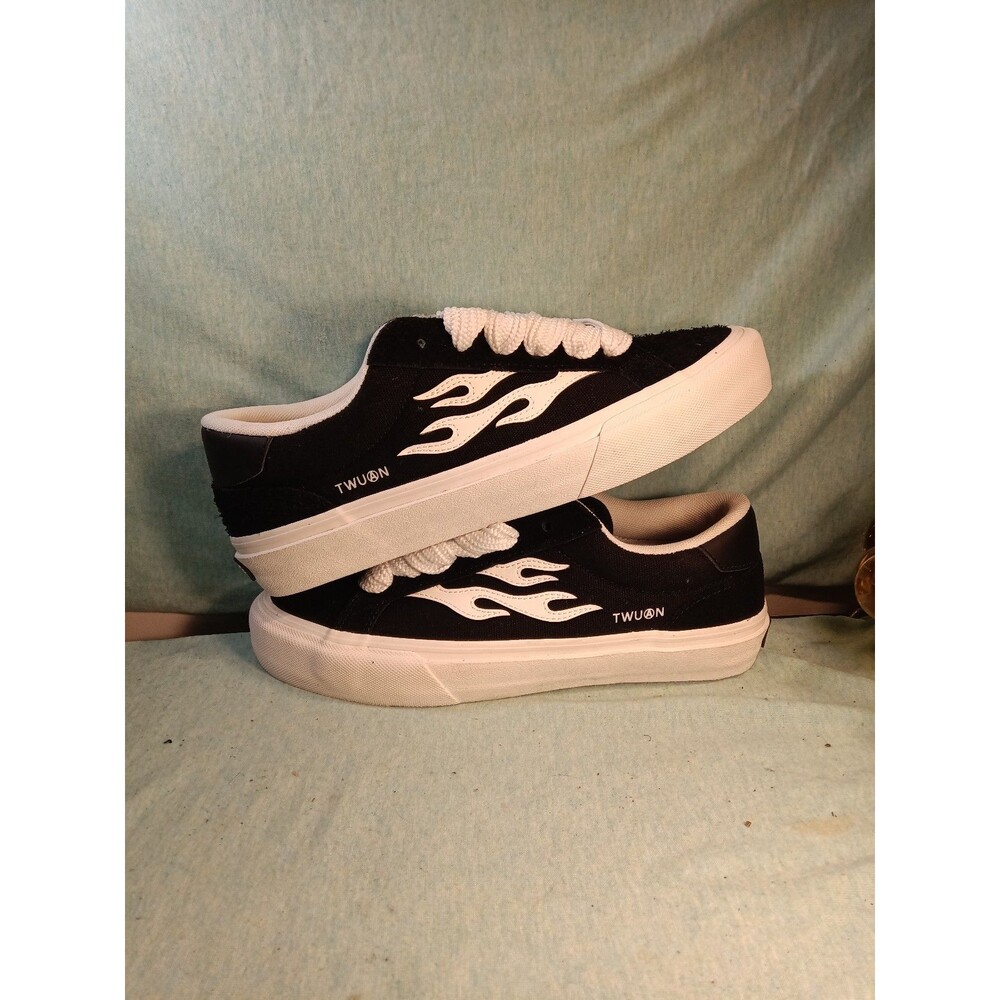 Straye Logan Puff Men's Skate Shoes Sz 9.5 Men’s Black White Flame Womens 11